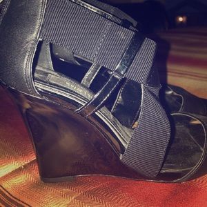 White House black market women’s wedged heels!!